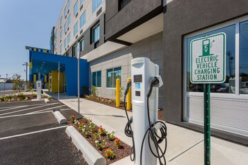Electric vehicle charging station