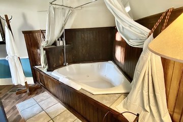 Private spa tub