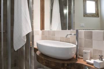 Bathroom sink