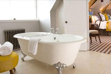 Deep soaking bathtub