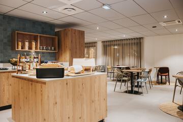 Breakfast area
