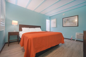 Room 4 of 35