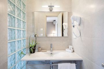 Bathroom sink