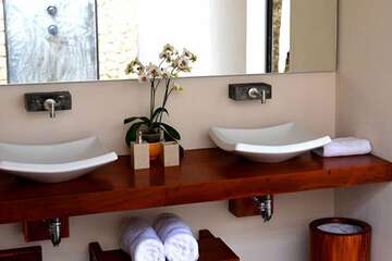 Bathroom sink