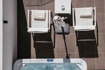 Private spa tub