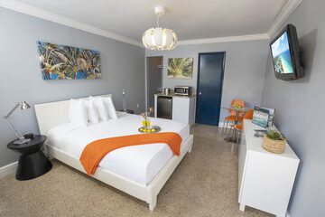 Hollywood Beach Suites a South Beach Group Hotel