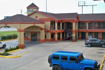 Scottish Inn & Suites