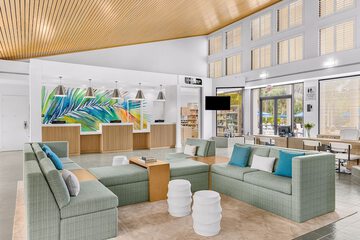 Lobby lounge