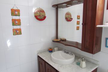 Bathroom sink
