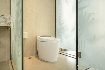 Deep soaking bathtub