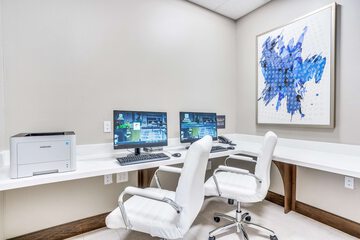 Business Center 40 of 41