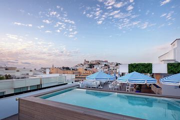 Rooftop pool