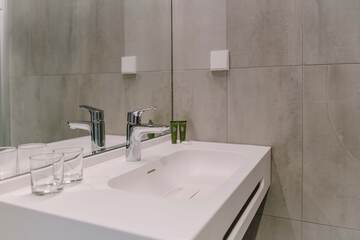 Bathroom sink