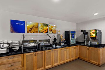 Breakfast/Coffee Service 32 of 39