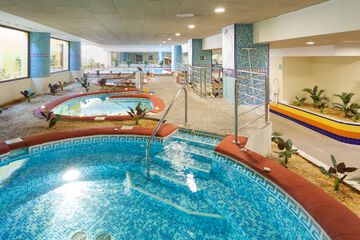 Indoor spa tub