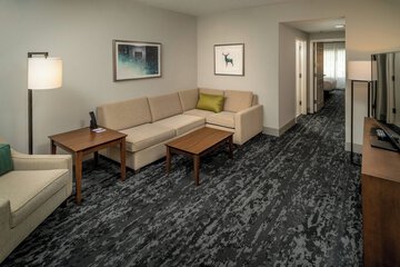 Room 10 of 28