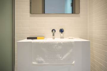 Bathroom sink