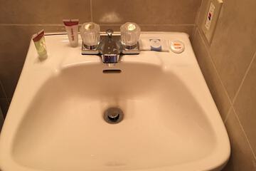 Bathroom sink