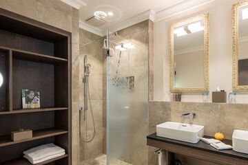 Bathroom amenities
