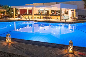 Poolside bar