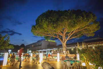 Food court