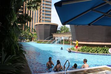 Pool waterfall