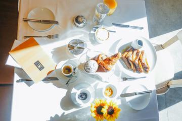 Breakfast/Coffee Service 104 of 123