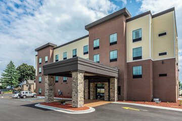 Cobblestone Hotel & Suites - Hartford