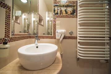 Bathroom sink
