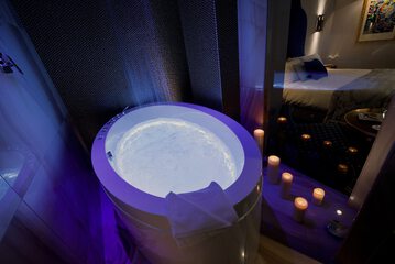 Jetted tub