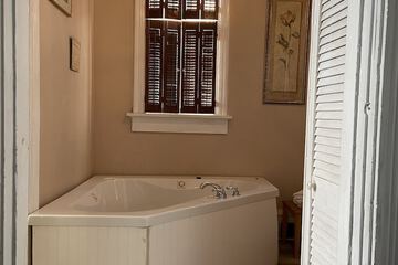 Jetted tub