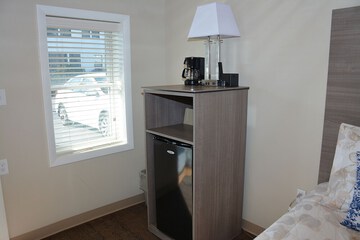 Mini-refrigerator