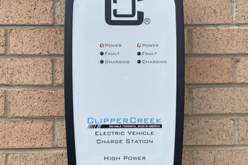 Electric vehicle charging station