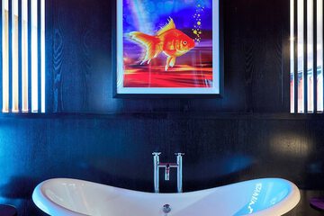 Deep soaking bathtub