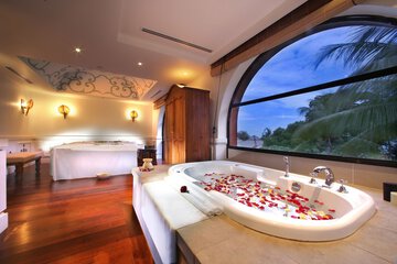 Indoor spa tub