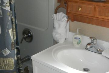 Bathroom sink