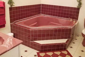 Private spa tub