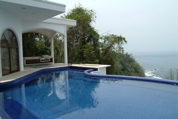 Infinity pool