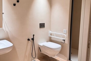 Bathroom amenities
