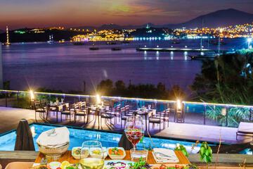 Poolside bar