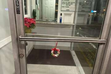 Check-in/check-out kiosk