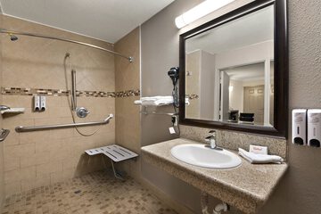 Room 21 of 32