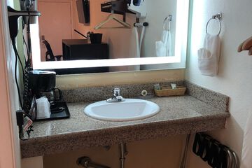 Bathroom sink