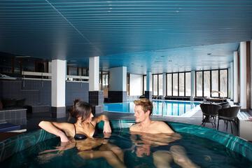 Indoor spa tub