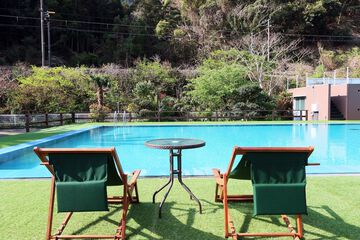 Poolside bar