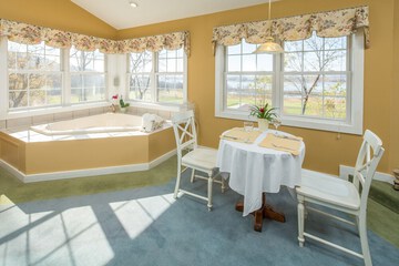 Jetted tub