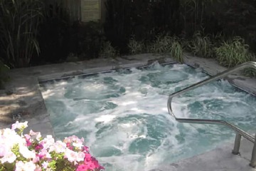 Outdoor spa tub