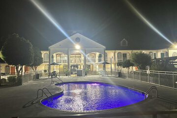 Americana Inn