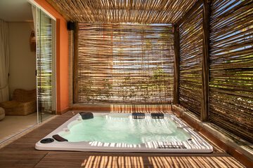 Indoor spa tub