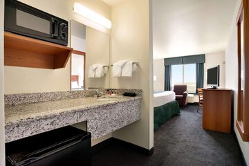 Room 10 of 14